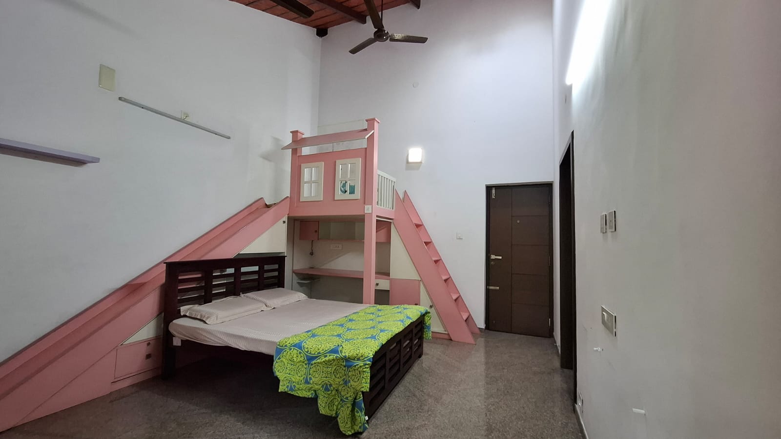 Independent Room 4